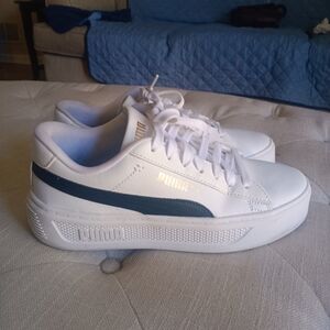 White pumas womens size 8